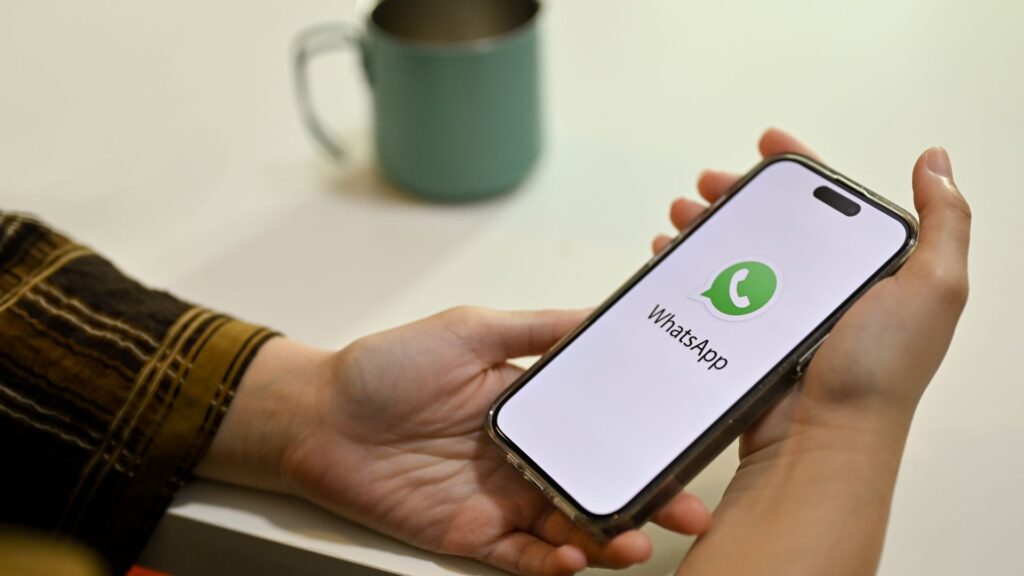 Cara menyadap WA di iPhone tanpa aplikasi